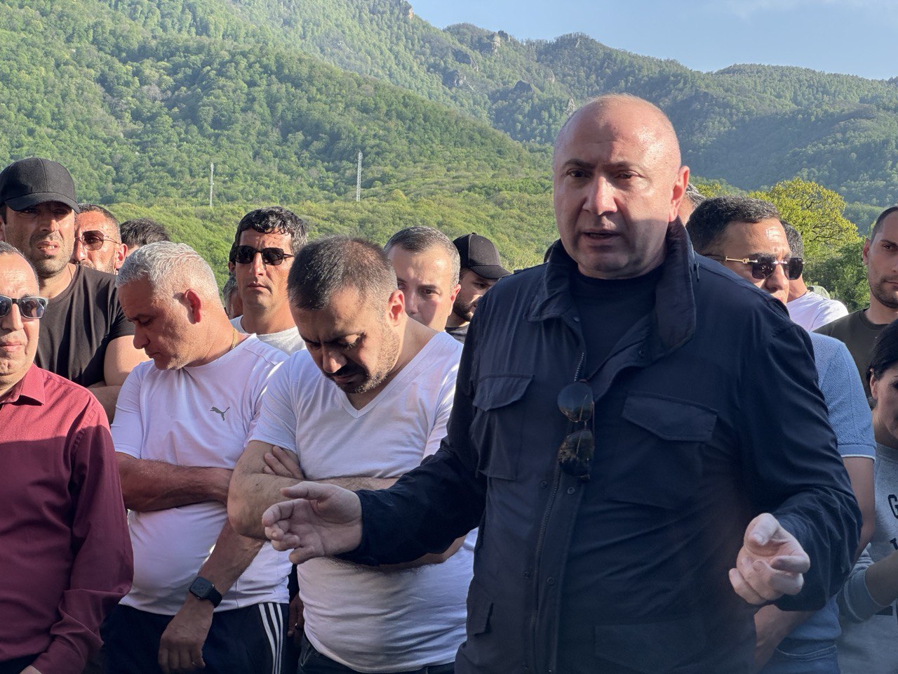 photo_5274087383152842959_y