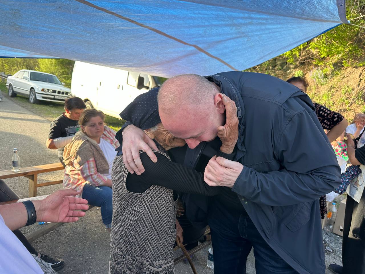 photo_5274087383152843032_y