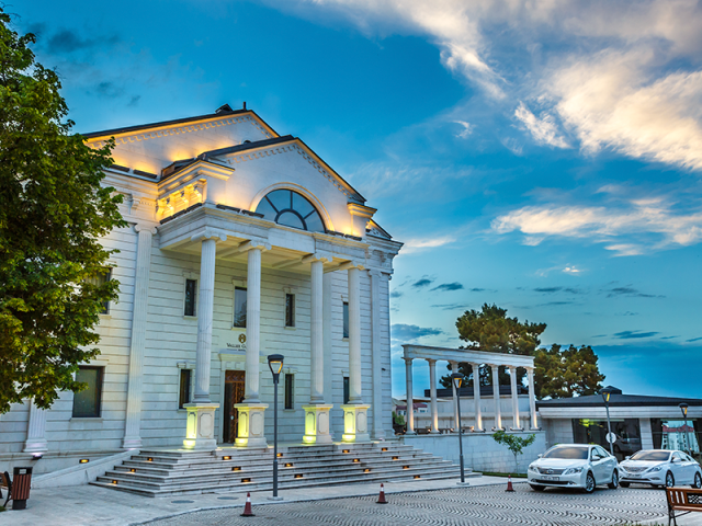 49442946_359267664849638_2325150562246459392_n