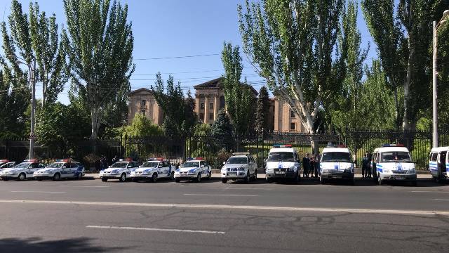 83280482_746560762748497_1718533982684403954_n