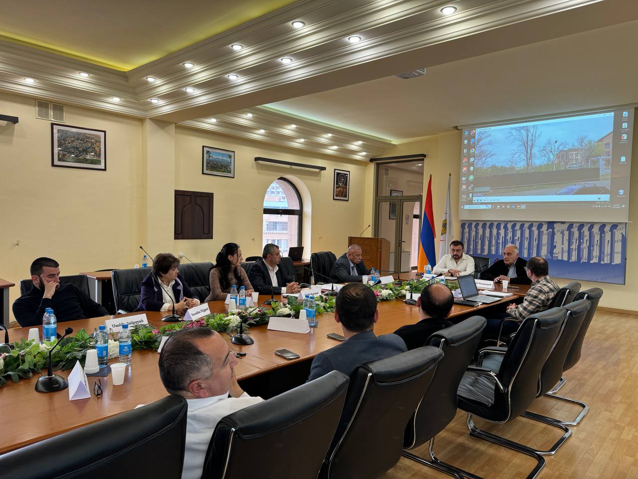 photo_6107341004563661543_y