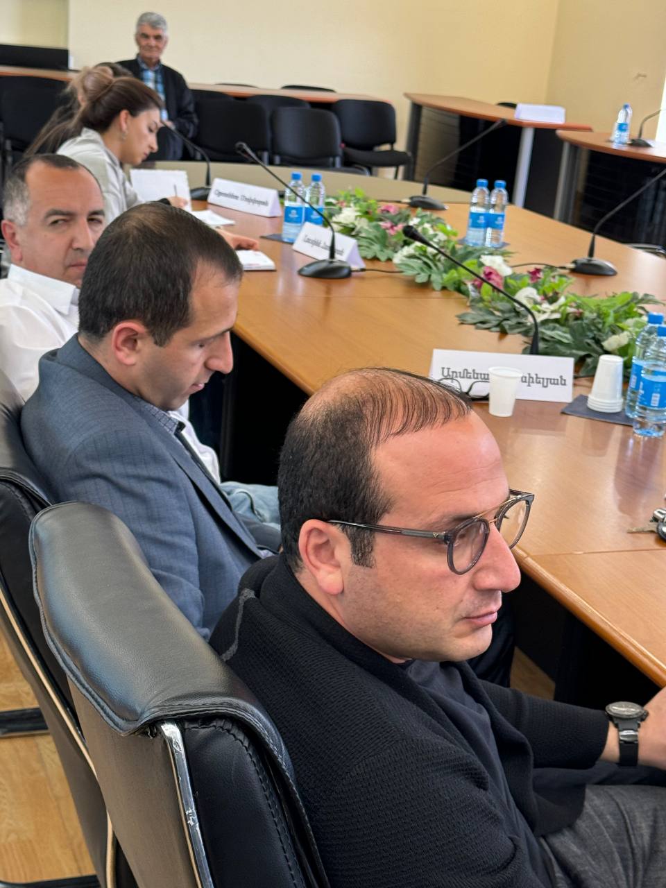 photo_6107341004563661550_y