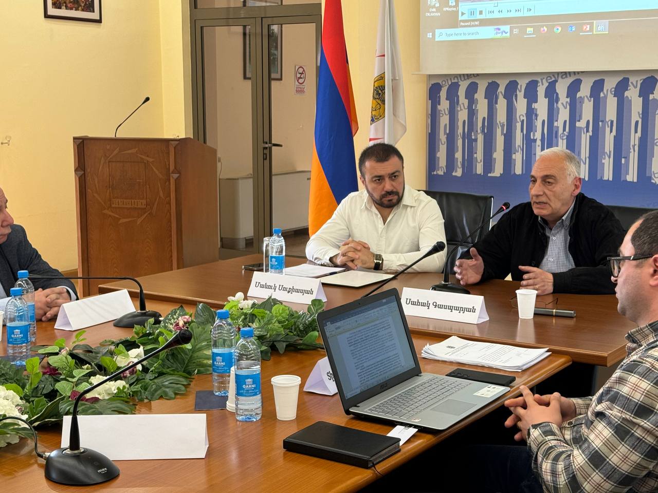 photo_6107341004563661552_y