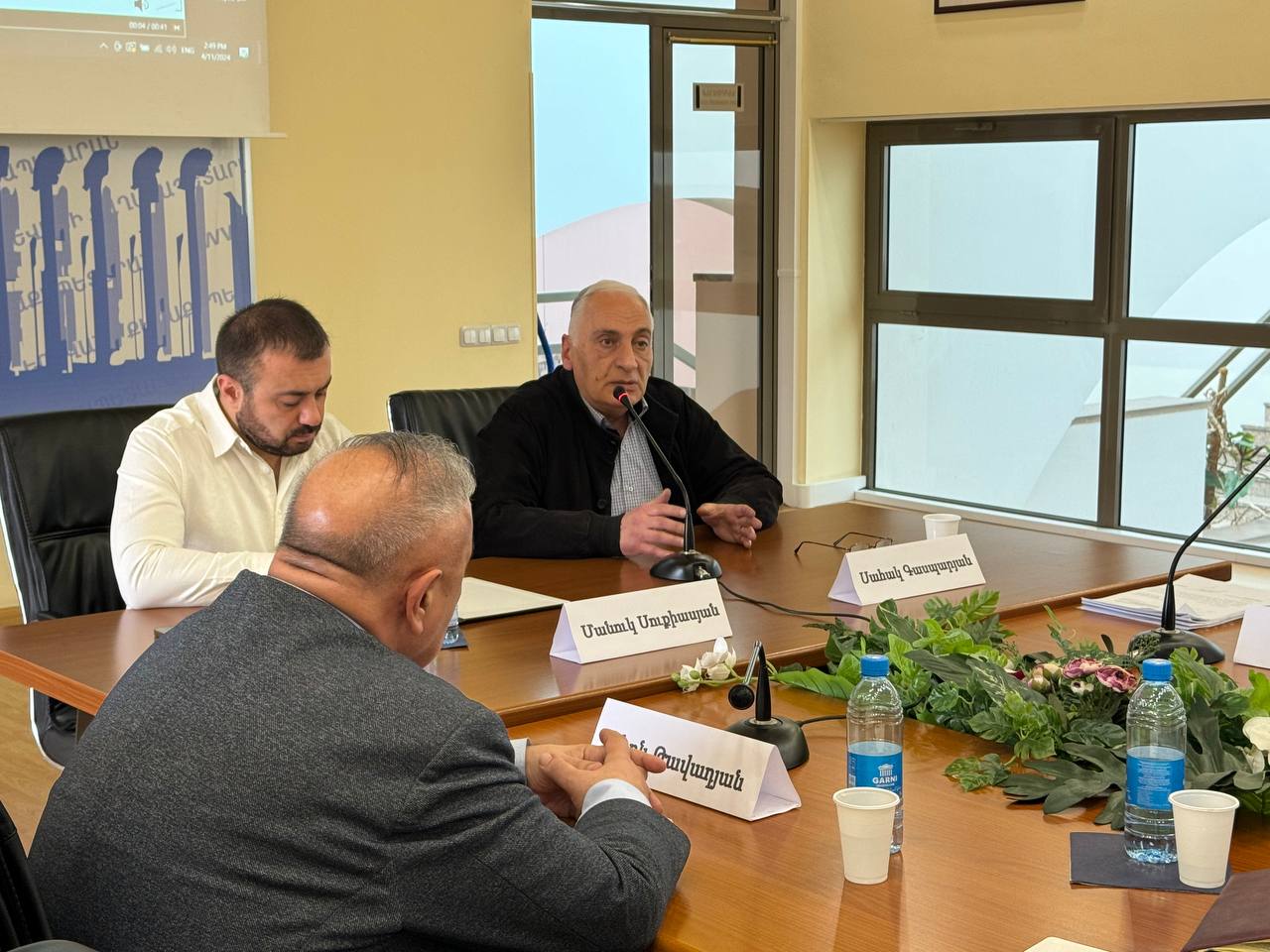 photo_6107341004563661554_y