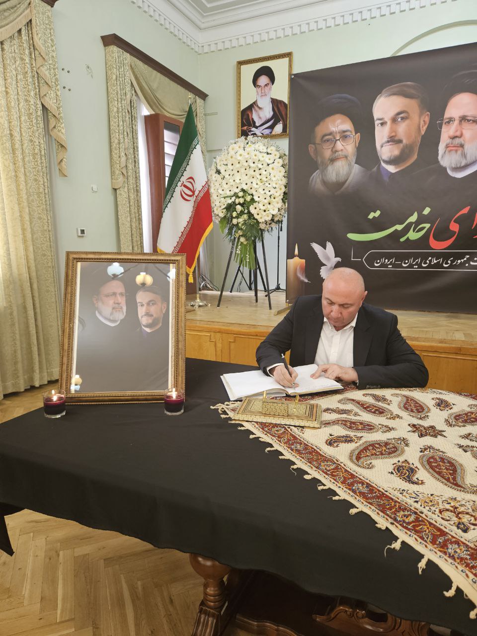 photo_5364018457823271741_y