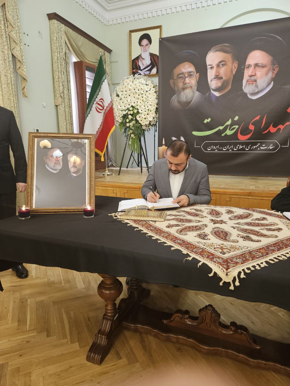 photo_5364018457823271742_y