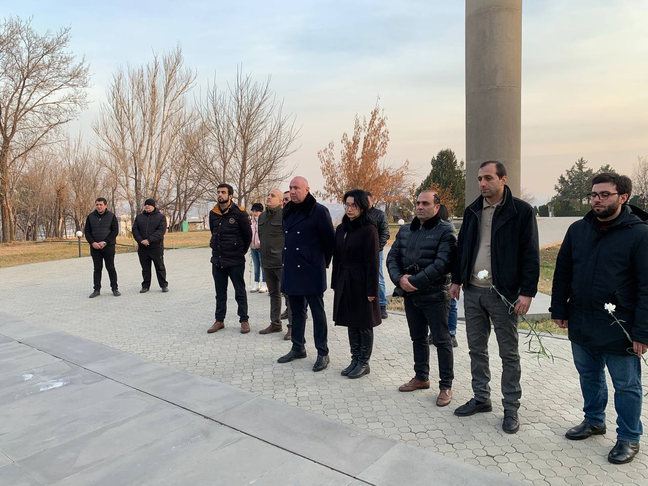 photo_5229069919663021931_y