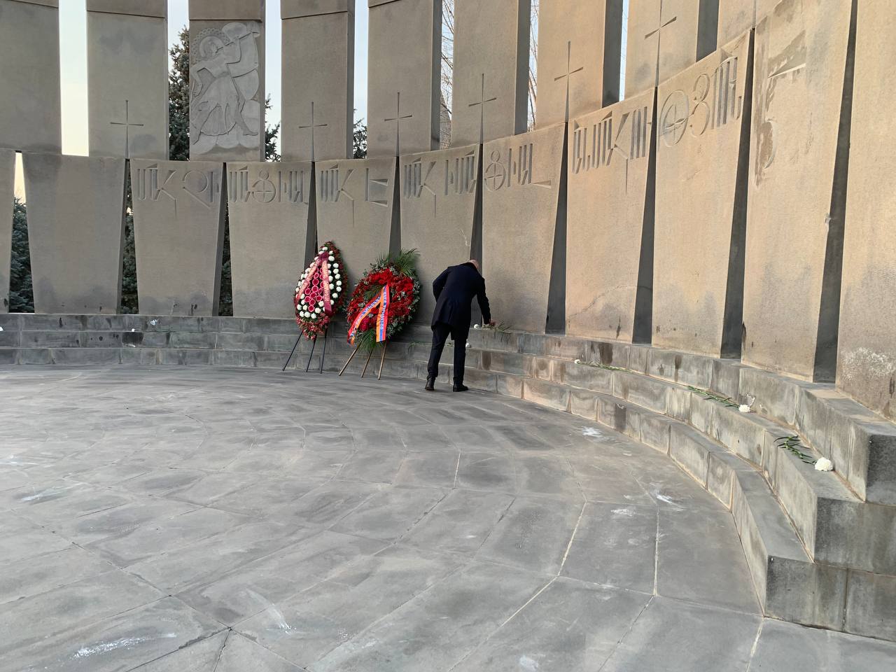 photo_5229069919663021941_y