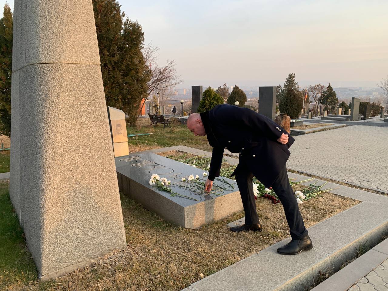 photo_5229069919663021946_y