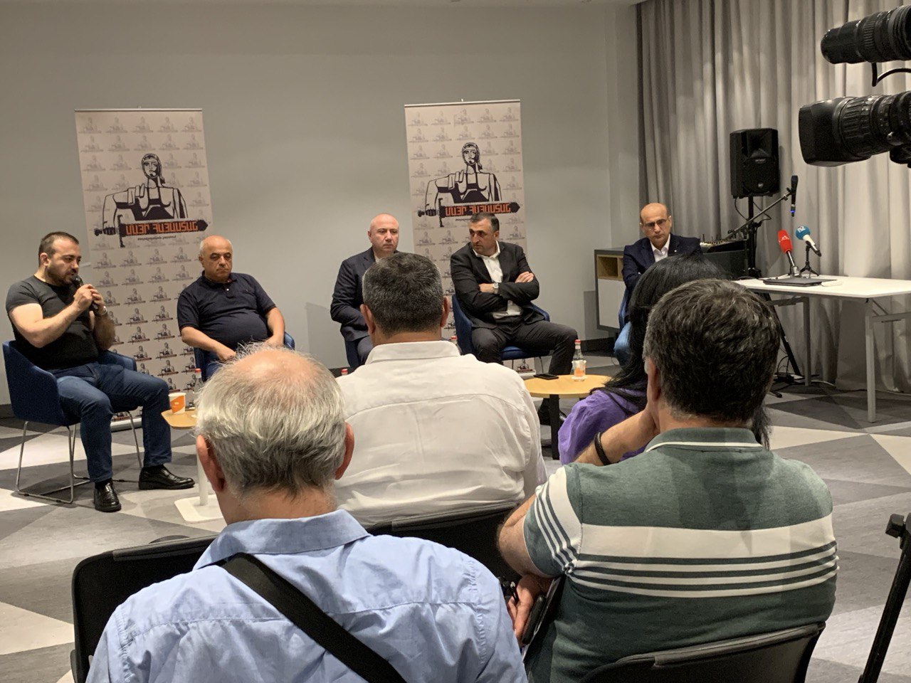 photo_5312149417689742400_y