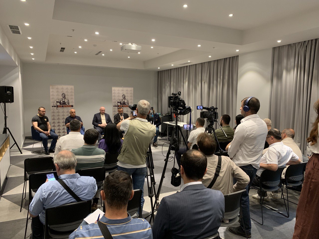 photo_5312486555442605591_y