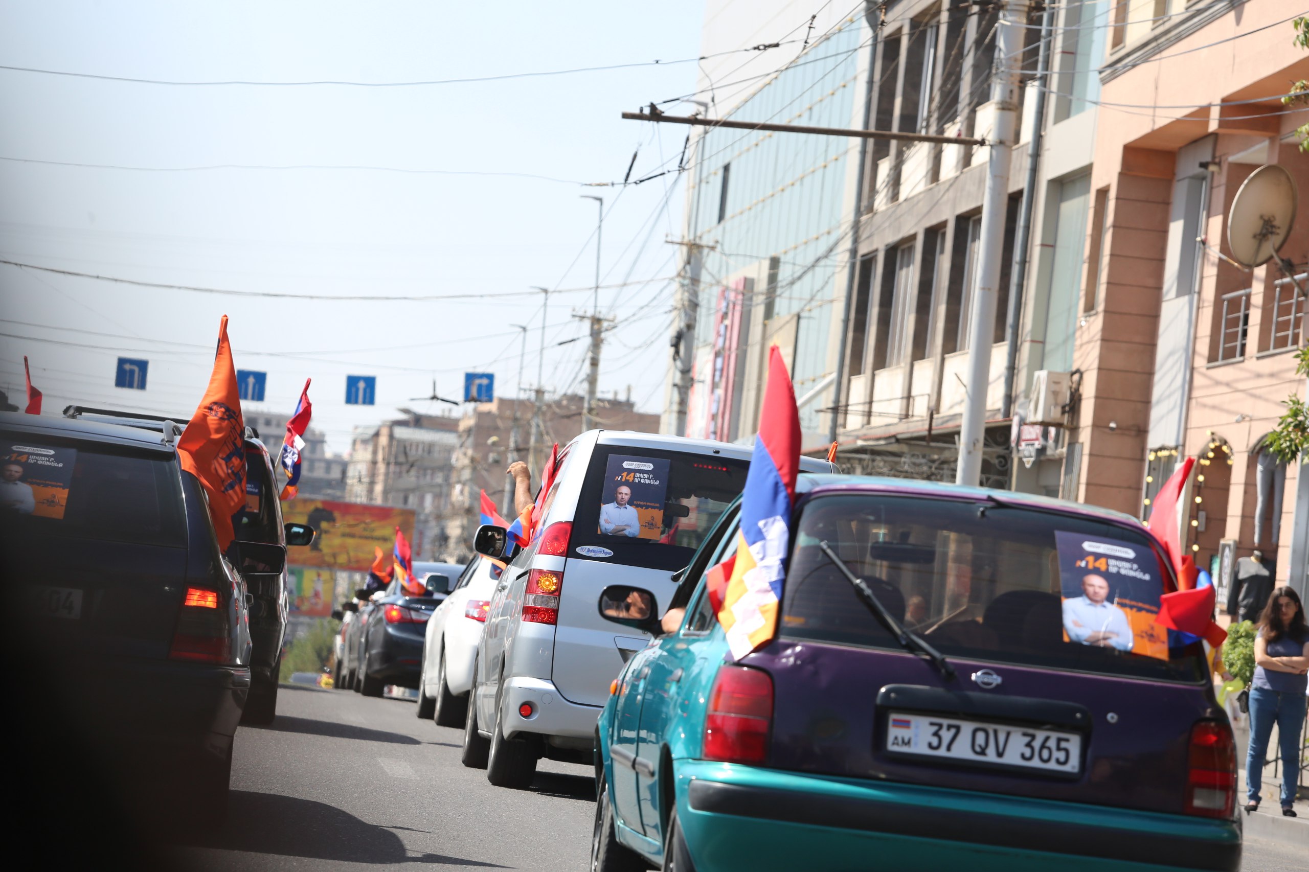 photo_5197478240472650811_w