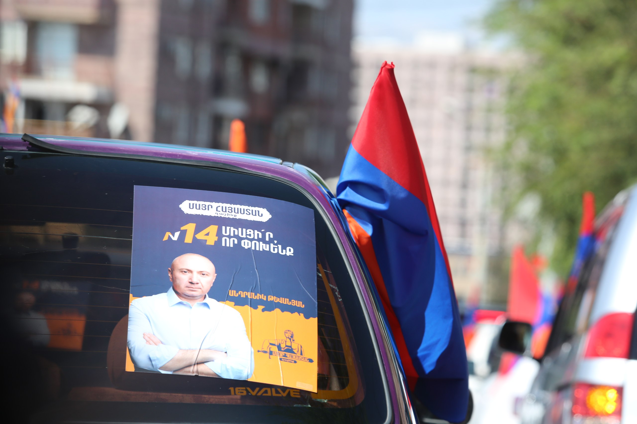 photo_5197478240472650812_w