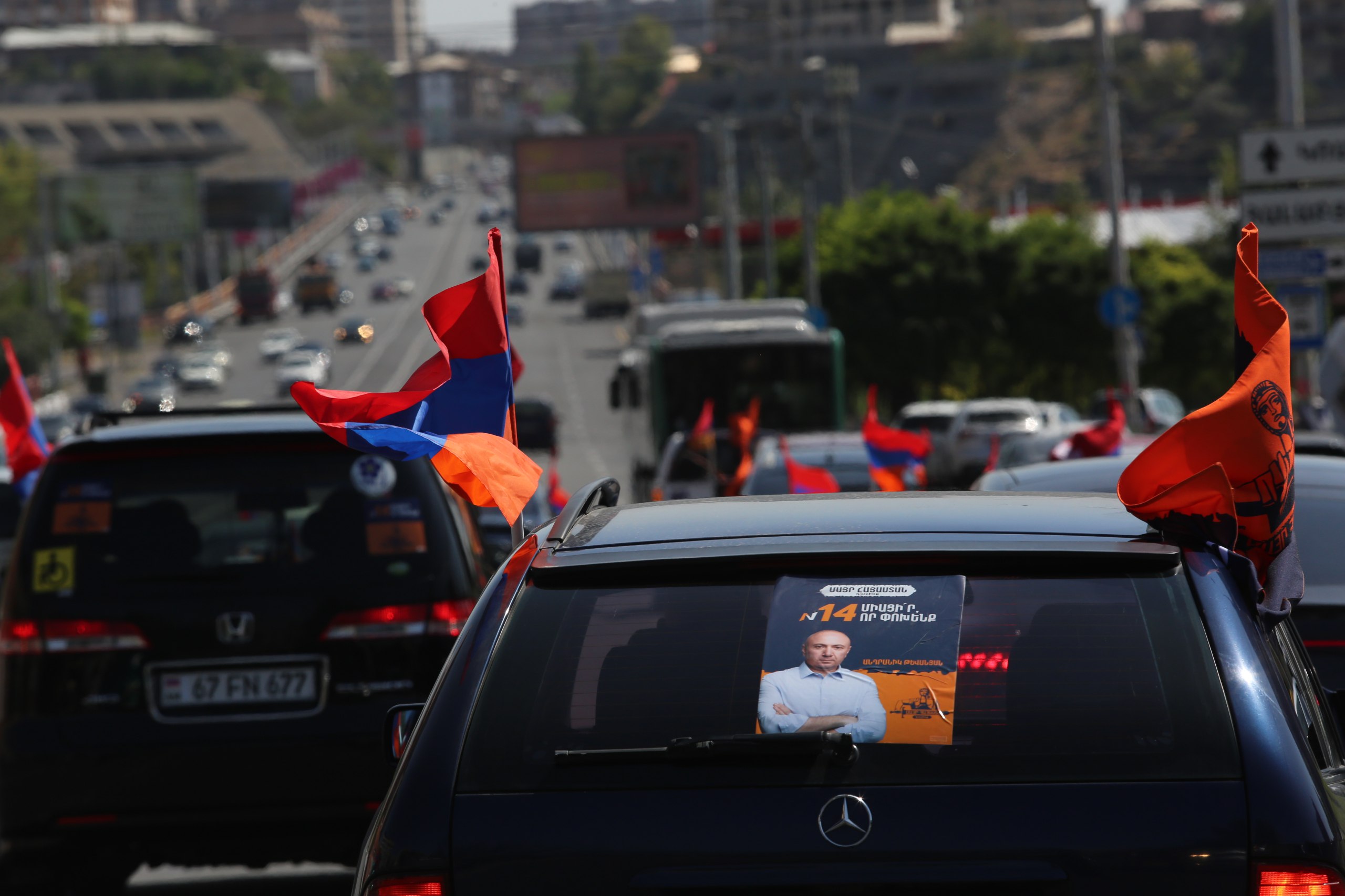 photo_5197478240472650813_w