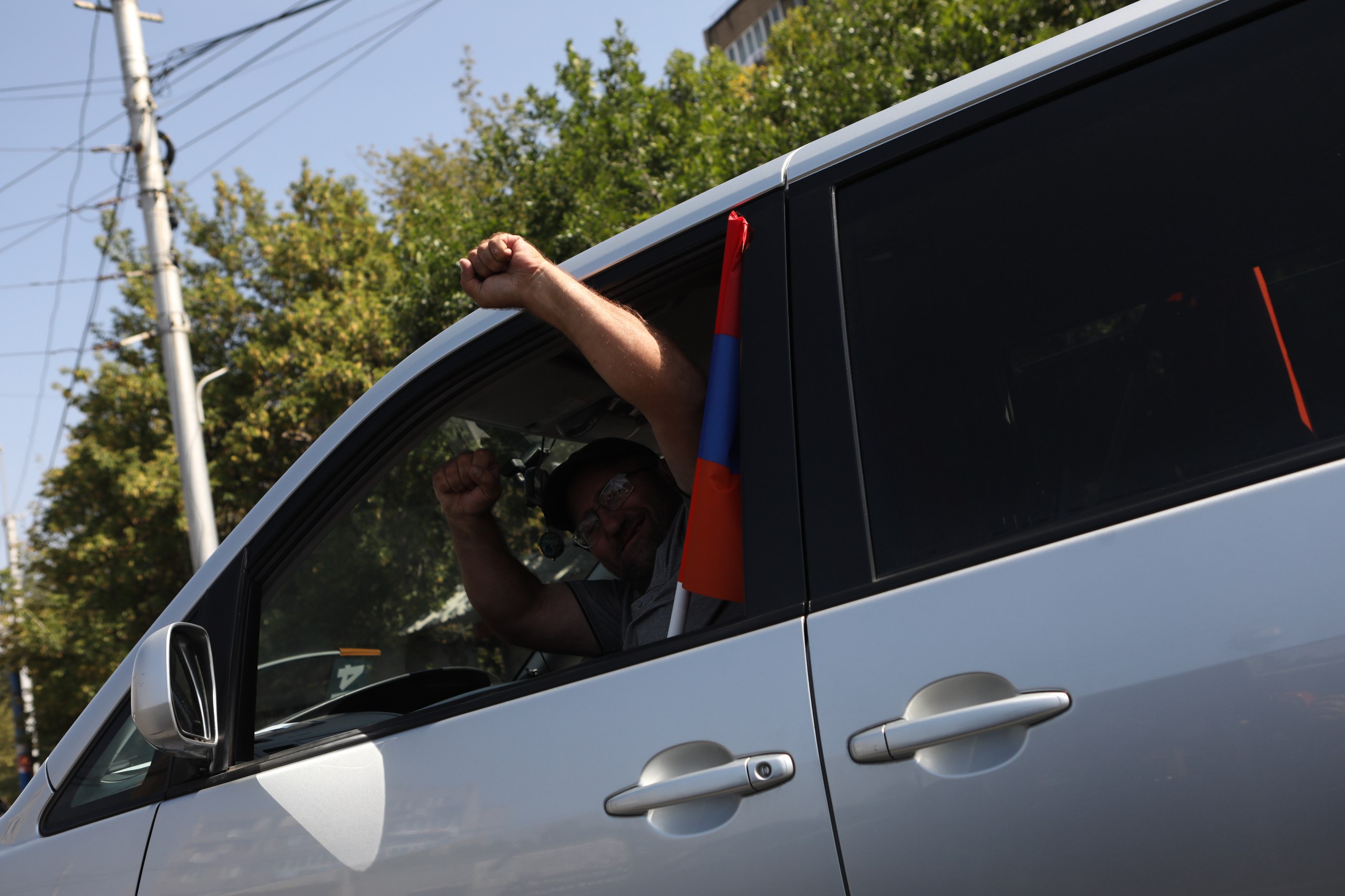 photo_5197478240472650821_w