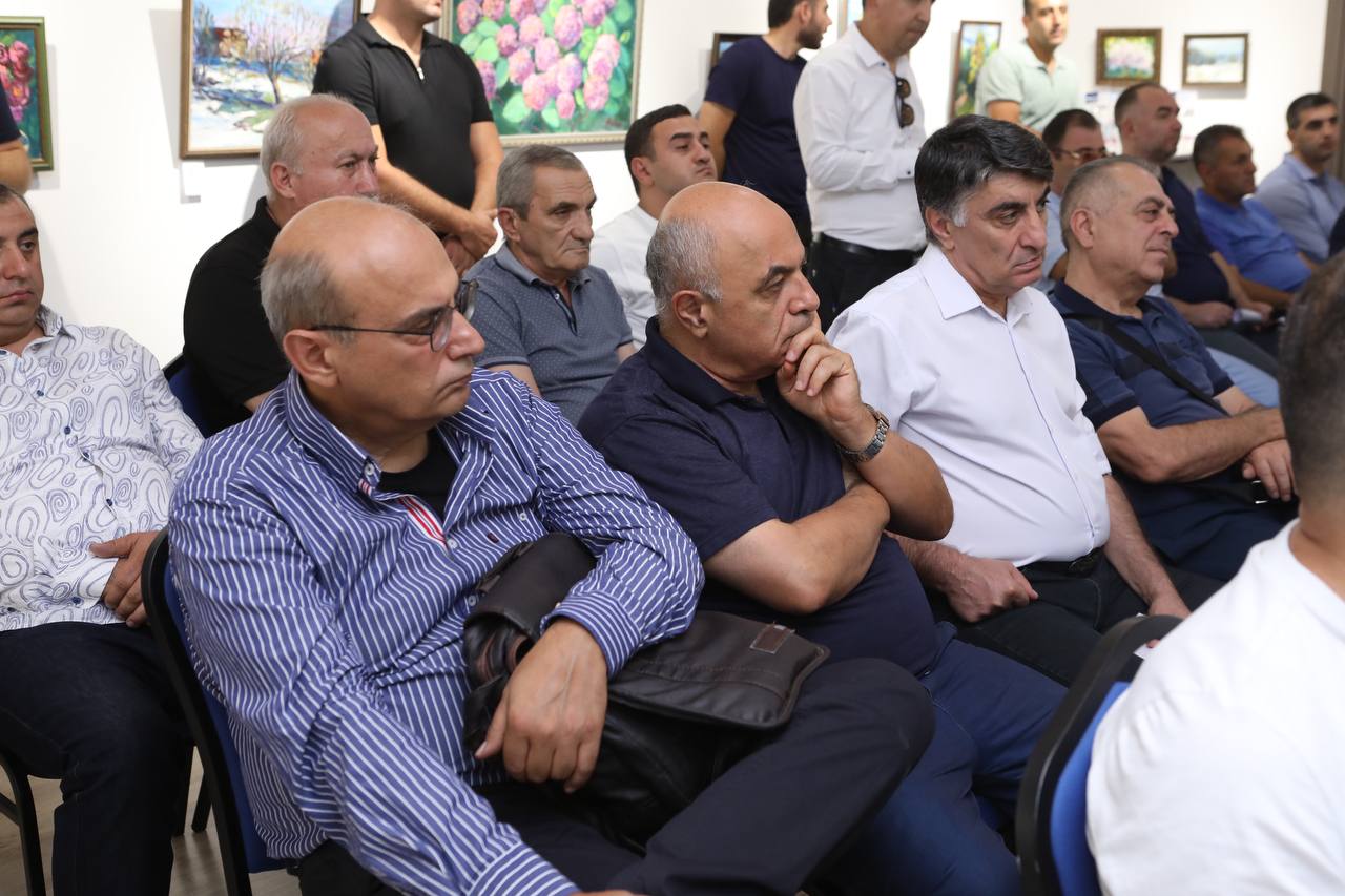 photo_5456388171974692068_y