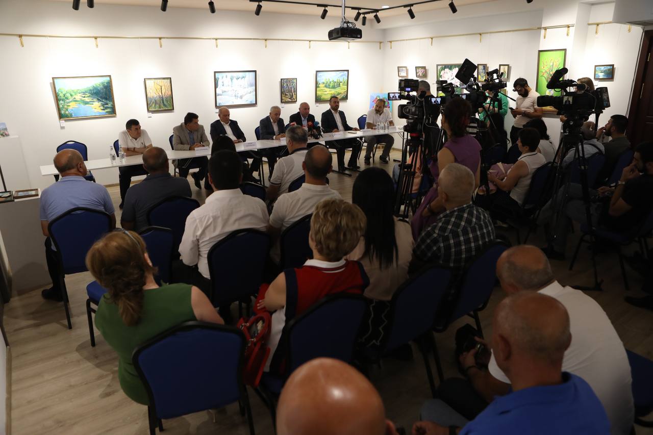 photo_5456388171974692070_y (1)