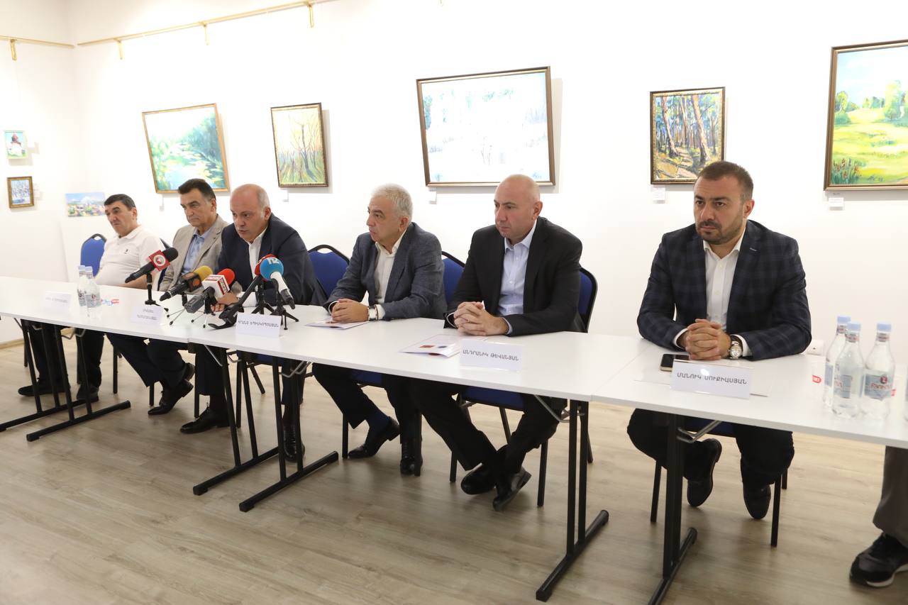 photo_5456388171974692072_y