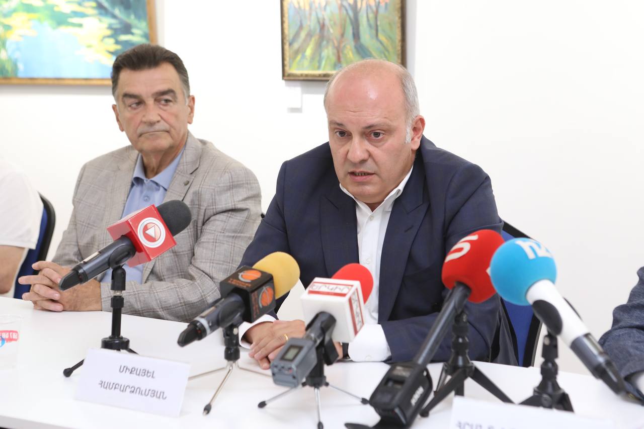 photo_5456388171974692073_y