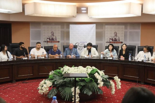 1b6c4034-d53e-4ff0-8656-160ed0f7091d