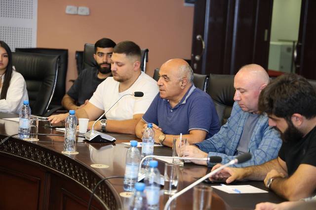 photo_5235512323362376587_y