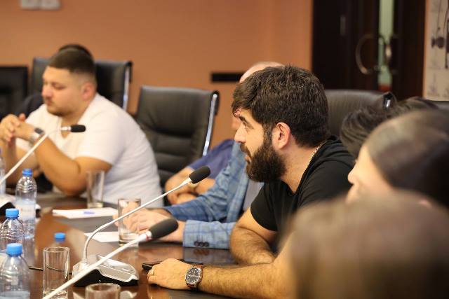 photo_5235512323362376588_y