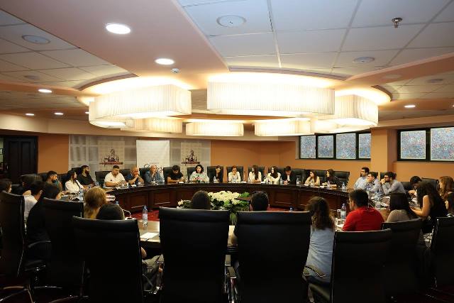 photo_5235512323362376589_y