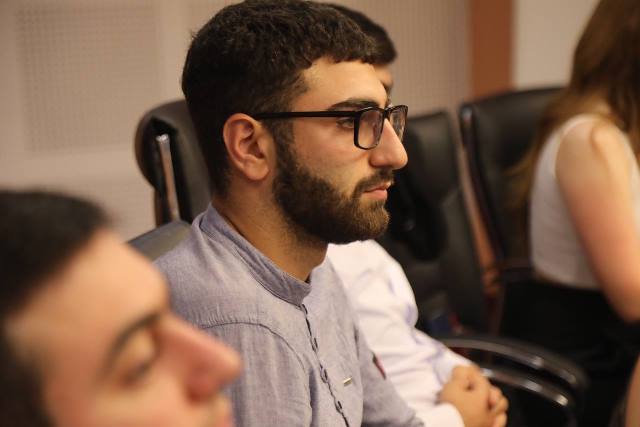 photo_5235512323362376595_y