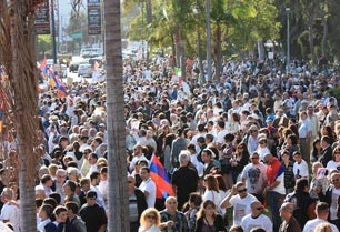 Фоторепортаж: акции протеста в Нью-Йорке и Лос-Андлжелесе против армяно-турецких парафированных протоколов