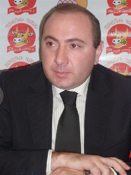 Андраник Теванян: «Президент страны сидит на стуле с тремя ножками»