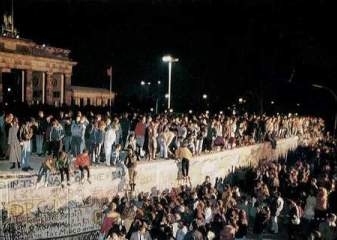Сегодня 20-ая годовщина падения Берлинской стены
