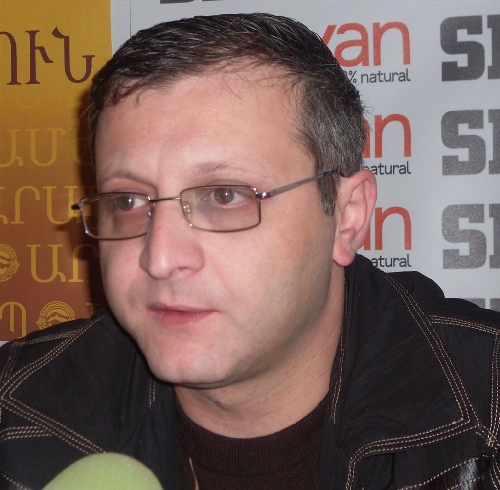 Сурен Суренянц советует Сержу Саргсяну опасаться Роберта Кочаряна больше оппозиции