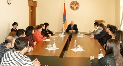 Президент НКР Бако Саакян принял делегацию армянской молодежи Грузии