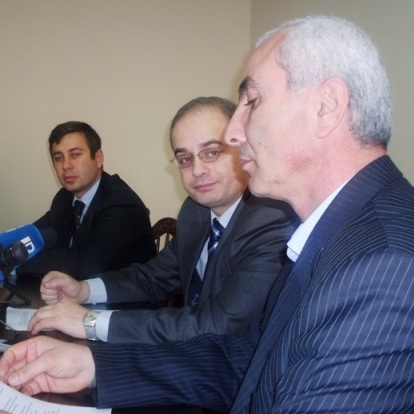 Начальник предвыборного штаба Н.Пашиняна затруднился сказать, чем им помог Амаяк Ованисян