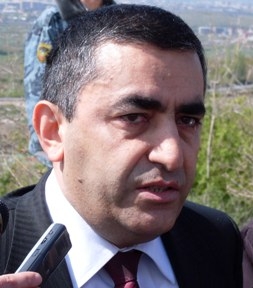 Արմեն Ռուստամյանը չի համարում, որ եթե Հայաստանի բարձրագույն իշխանությունը մի սխալ էլ արել է, ապա իրենք պետք է խռովեն և պայքարը դադարեցնեն