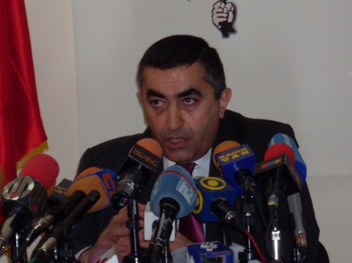 Армен Рустамян: «Еще неизвестно, не поступил бы в этой ситуации Левон Тер-Петросян точно так же?»