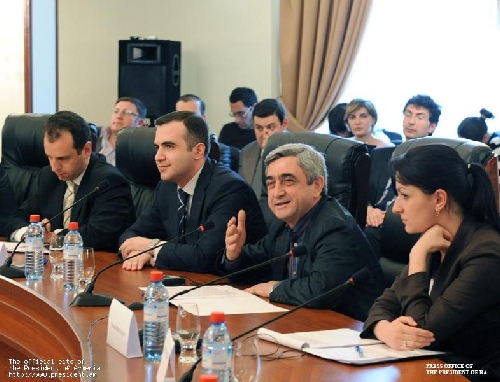 Նախագահ Սերժ Սարգսյանը հանդիպել է երիտասարդ քաղաքական գործիչների ոչ ֆորմալ հավաքի մասնակիցների հետ