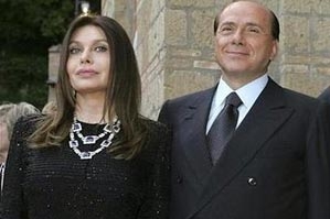 Жена премьера Италии Сильвио Берлускони покинула мужа