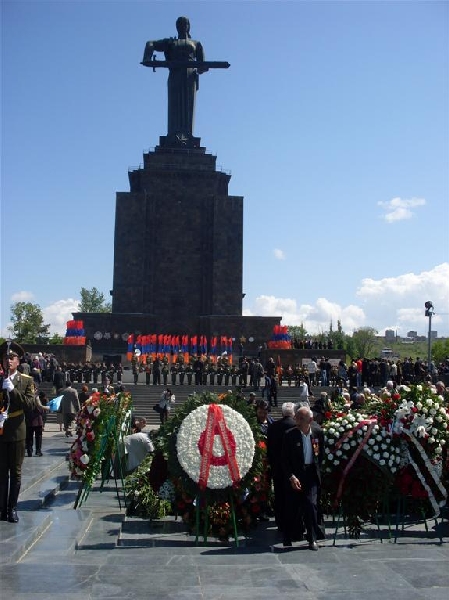 Венки к мемориалу Неизвестного солдата
