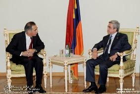 Президент Серж Саргсян принял верительные грамоты новоназначенного посла Кипра в Армении Петроса Кестораса