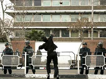 Իրանում ազատ են արձակել բրիտանական դեսպանատան հինգ աշխատակիցներ
