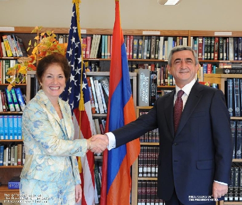 Президент Серж Саргсян посетил посольство США