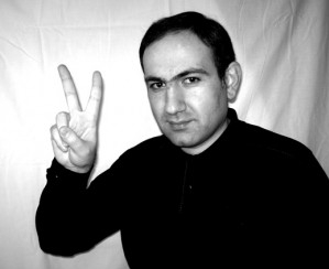 ԵՊՀ-ի աշխատակիցները պահանջում են ազատ արձակել Նիկոլ Փաշինյանին