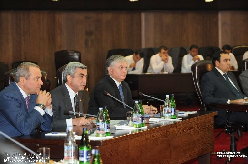 Выступление президента Сержа Саргсяна во время встречи с руководителями партий РА