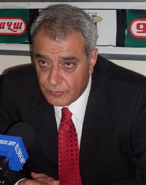 Давид Шахназарян обсуждение президента с руководителями партий считает несерьезным