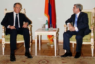 Лавров обсудит в Армении Карабахский конфликт