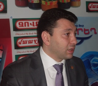 Э.Шармазанов: «20%-ое участие показало, что рейтинг Тер-Петросяна по всей Армении упал»