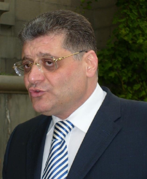 Арам Карапетян: «Я буду участвовать на президентских выборах 2013г. са-мо-сто-я-тель-но»