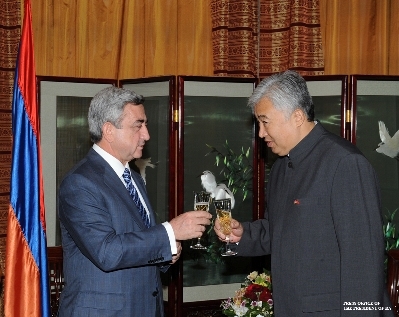 Серж Саргсян посетил посольство Китая в Армении