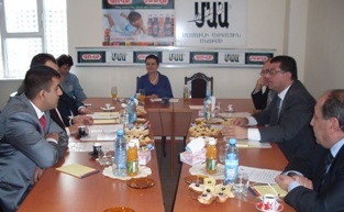 Ներկուսակցական ժողովրդավարությո՞ւն, թե՞ ժողովրդավարության շղարշ